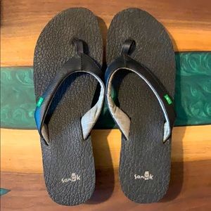 Women’s Sanuk wedge flip flops! Size 10.
